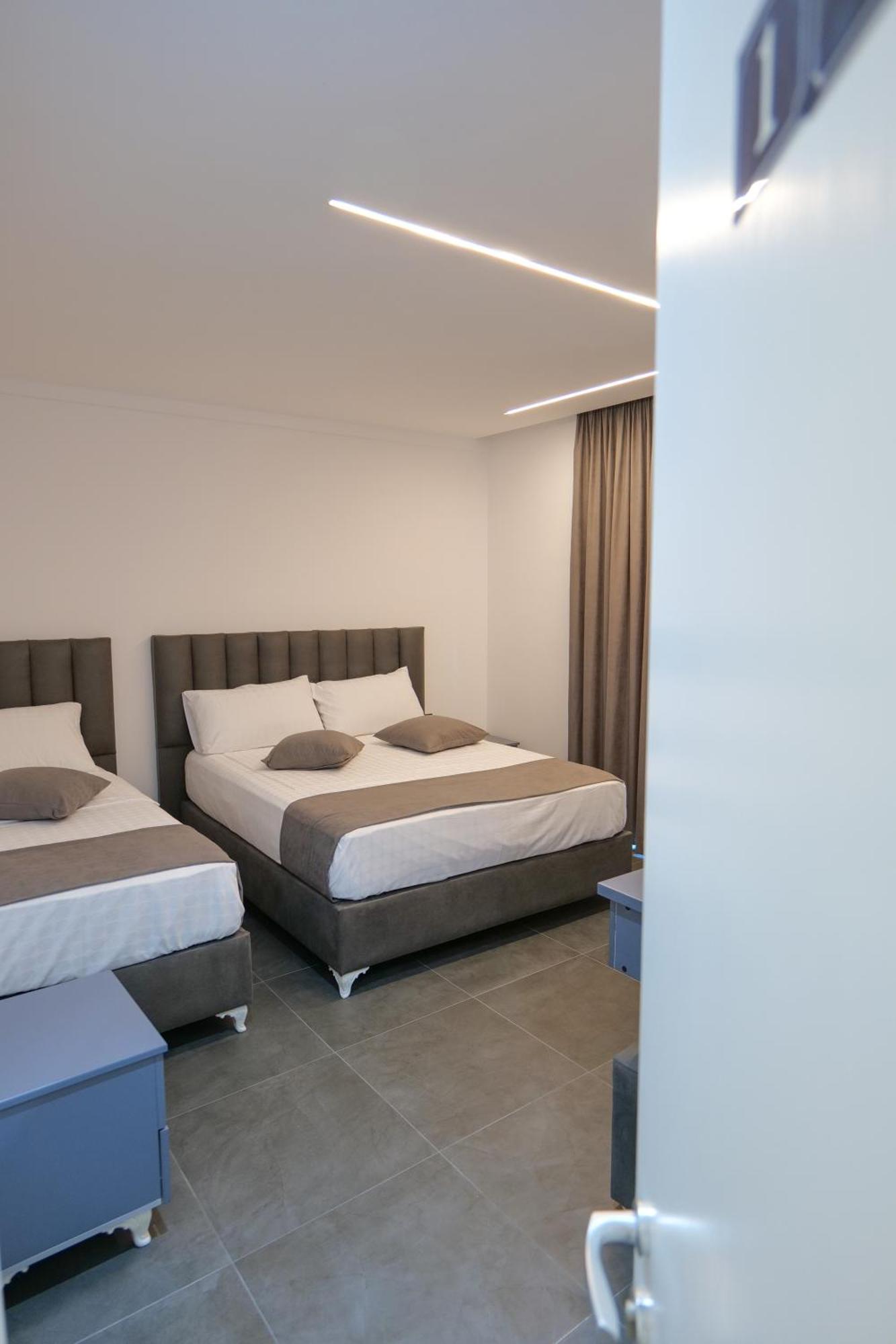 Hotel Celaj Vlorë Exterior foto