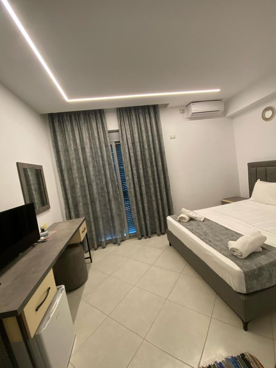 Hotel Celaj Vlorë Exterior foto
