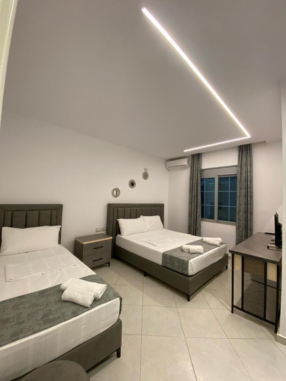 Hotel Celaj Vlorë Exterior foto